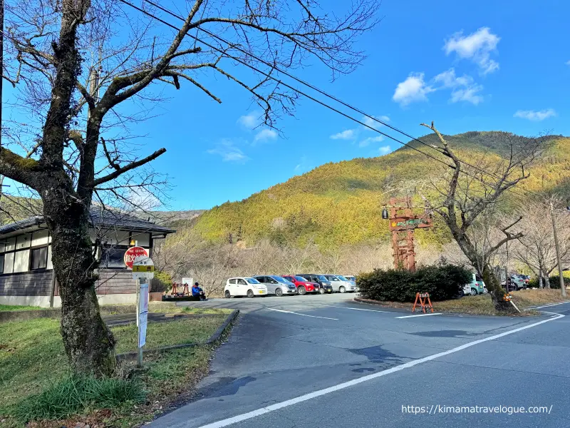 秋葉山本宮秋葉神社(18)　下社近くの表参道駐車場