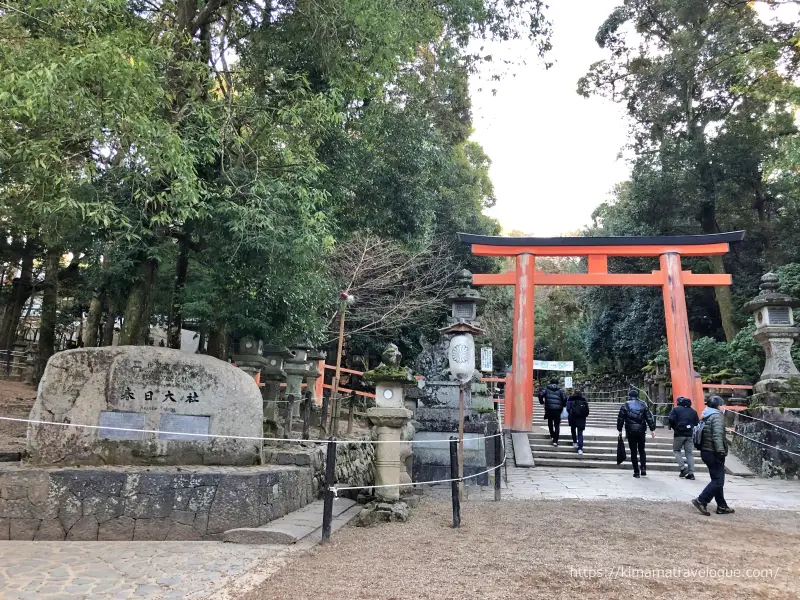 春日大社(6)鳥居と石碑