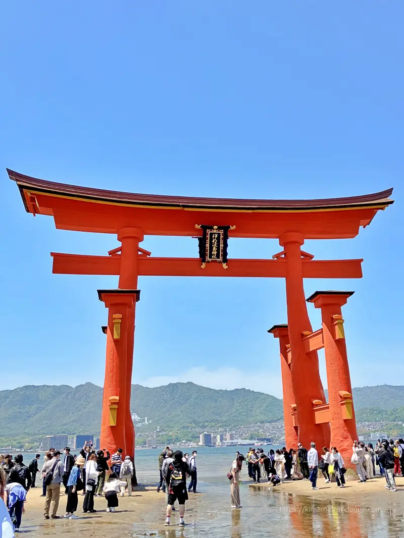 広島02　厳島神社 (34)大鳥居全体像　干潮時12時50分頃