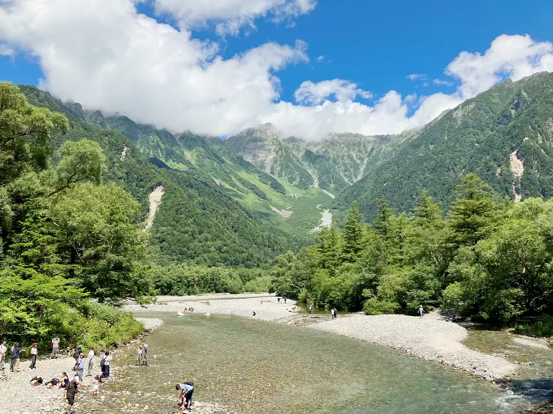 上高地21 河童橋から見た岳沢W