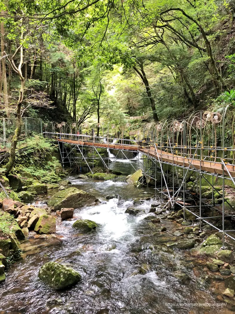 赤目四十八滝 (12)　ﾗｲﾄｱｯﾌﾟの準備中歩道