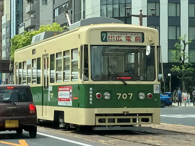 広島翌日(1)2　路面みどり