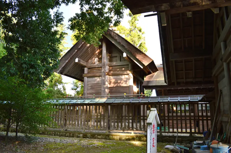 wikiより　籠神社(宮津)本殿w