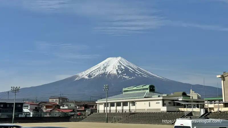 新倉富士浅間神社04　駐車場からの富士山