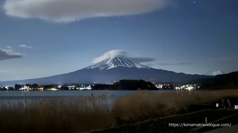 河口湖から見た富士山と笠雲W